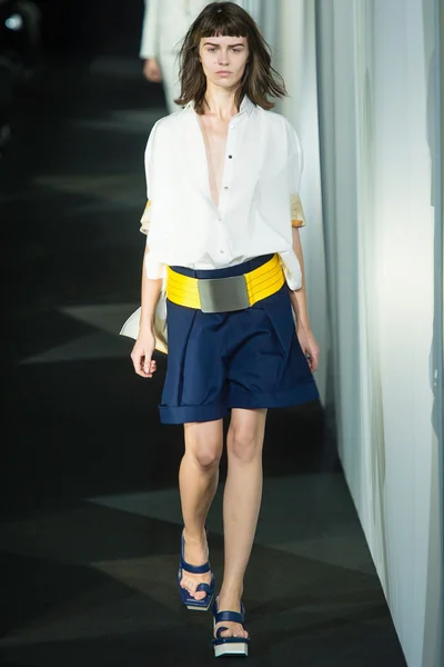 Look 12